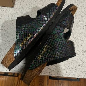 Snakeskin print Birkenstock!